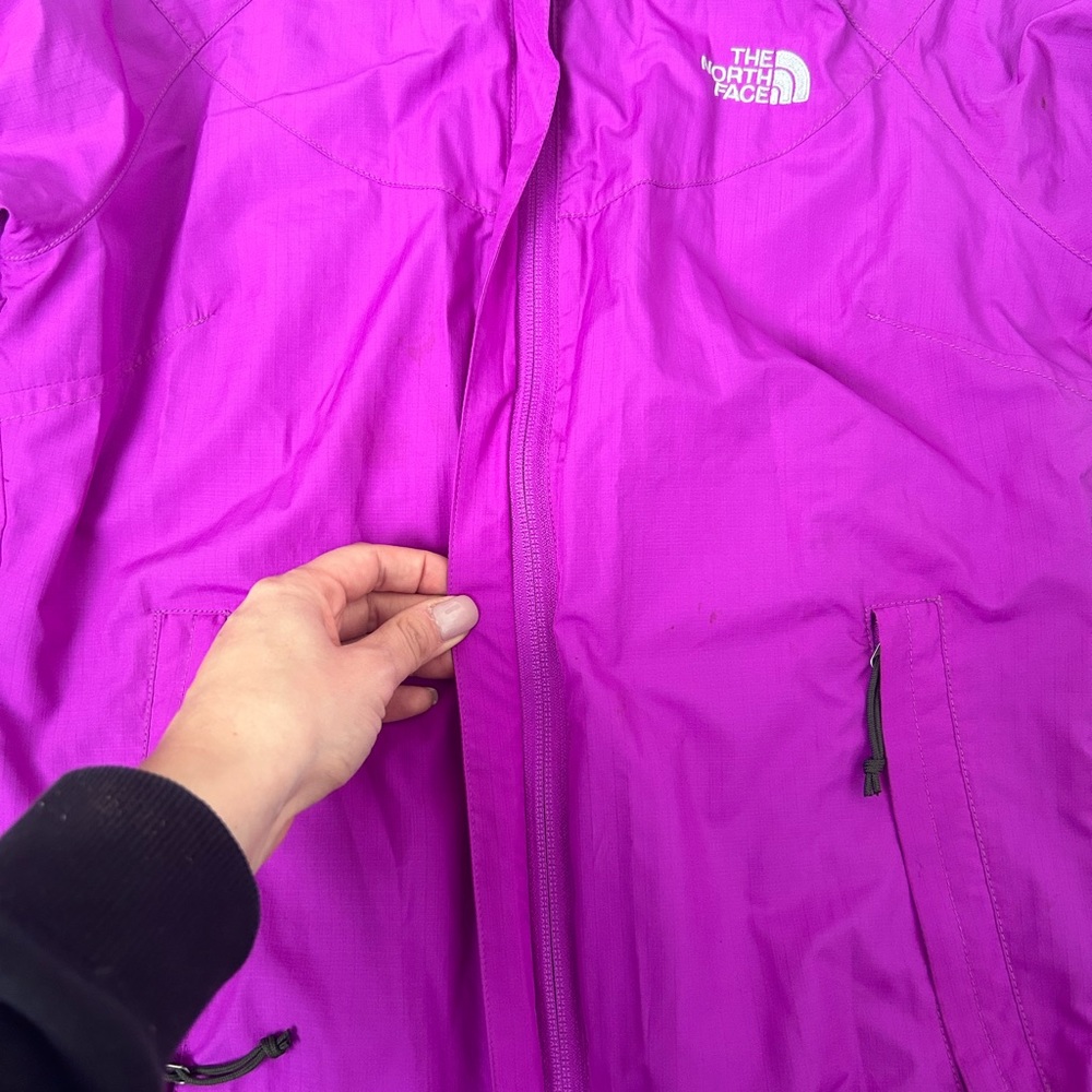 🌈SALE🌈 THE NORTH FACE Lightweight Purple Jacket - Picture 3 of 12
